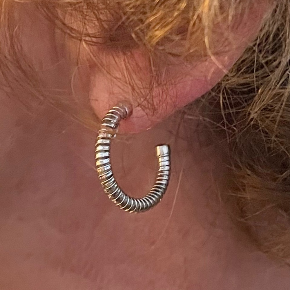David Yurman Classic Cable Hoop Earrings - Picture 4 of 6